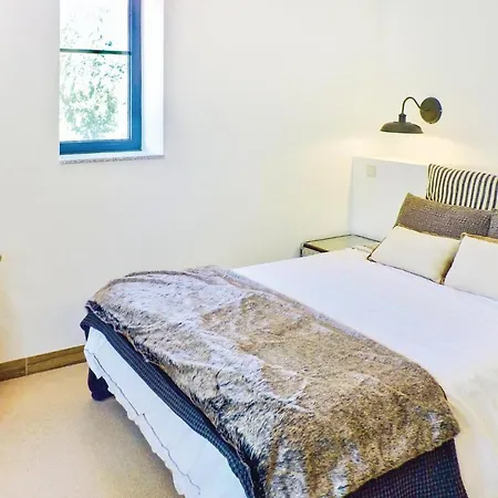 Awesome In W/ Wifi And 8 Bedrooms Dom wakacyjny Sande (Porto)