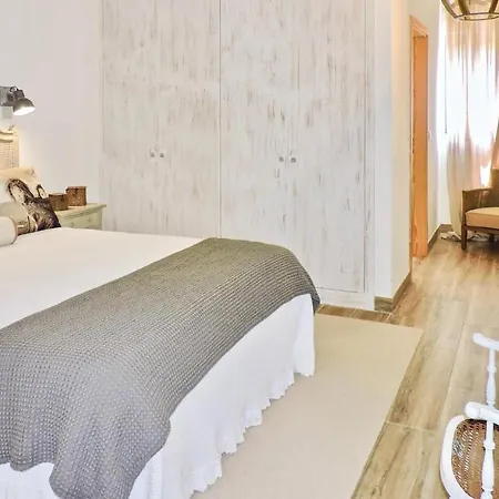 Dom wakacyjny Awesome In W/ Wifi And 8 Bedrooms