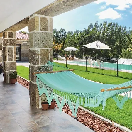 Dom wakacyjny Awesome In W/ Wifi And 8 Bedrooms Sande (Porto)
