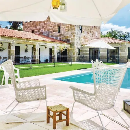 Awesome In W/ Wifi And 8 Bedrooms Sande (Porto)