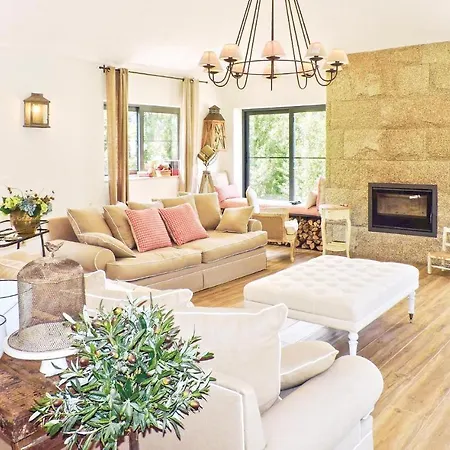 Awesome In W/ Wifi And 8 Bedrooms Sande (Porto)