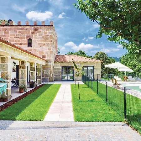 Awesome In W/ Wifi And 8 Bedrooms Dom wakacyjny Sande (Porto)