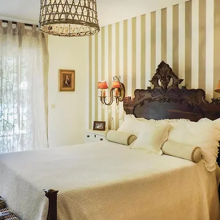 Dom wakacyjny Awesome In W/ Wifi And 8 Bedrooms *