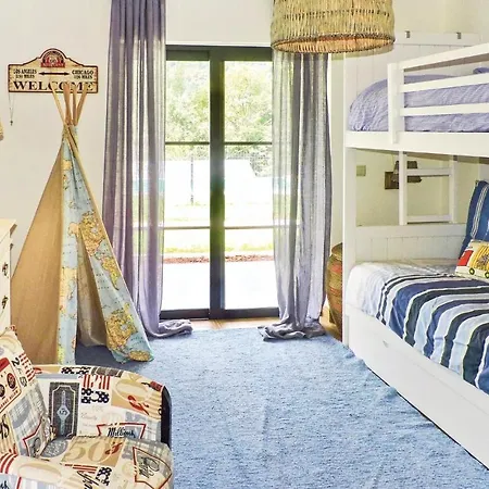 Awesome In W/ Wifi And 8 Bedrooms Sande (Porto)